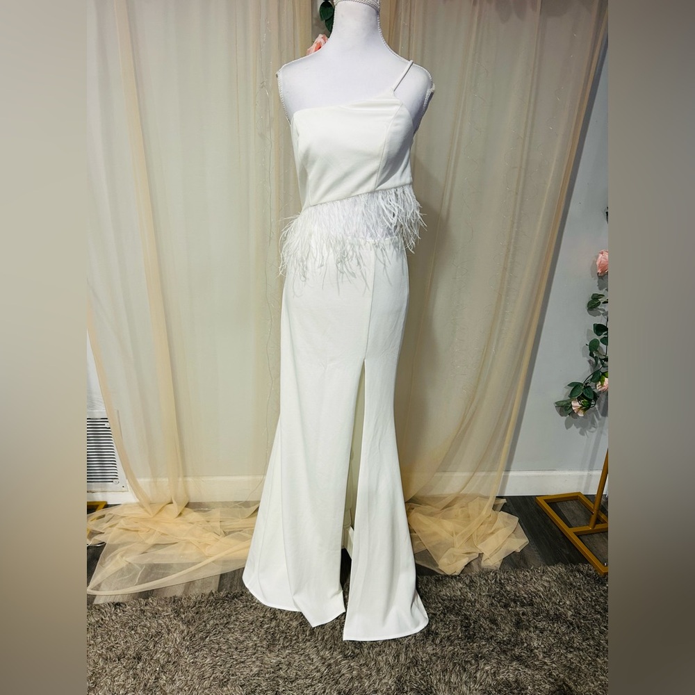 Lulu's Elegant White Maxi Dress with Feather Detail